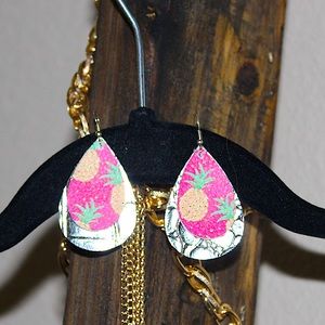 2-Tier w/Pineapple top w/Silver underneath Leather